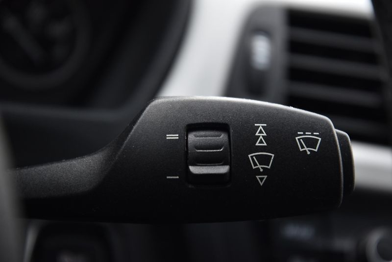 BMW Řada 3 318d (2.0) 6st, NAVI, ALU, PDC - fotka 13 z 51