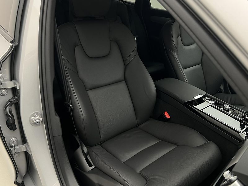 Volvo V90 T6 AWD RECHARGE PLUS REZERVACE - fotka 19 z 45