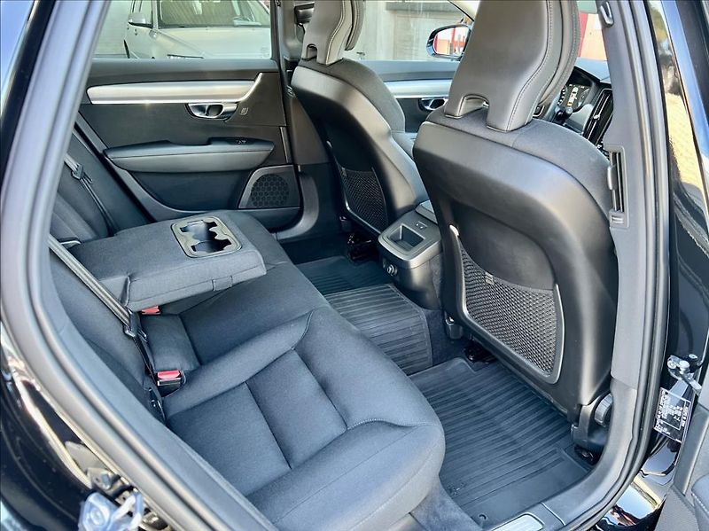 Volvo V90 2,0 T4 Drive-E R-Design Auto - fotka 19 z 48