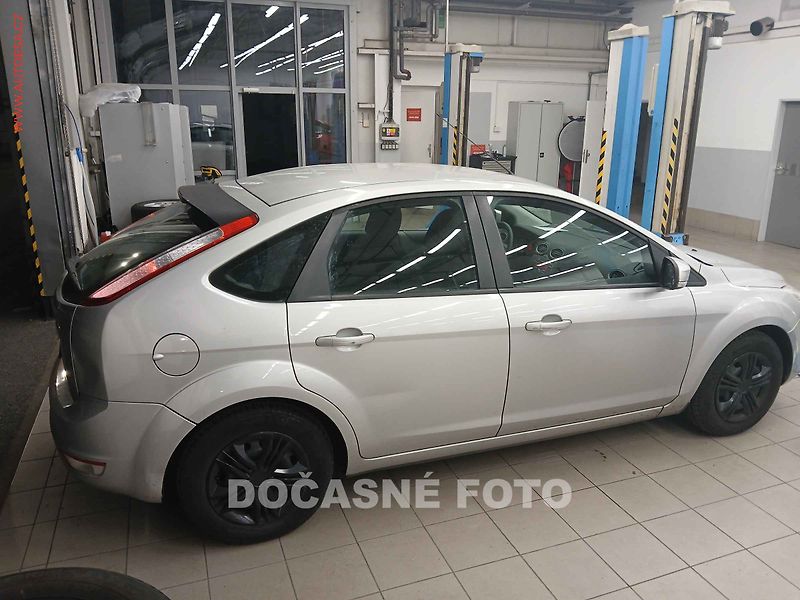 Ford Focus (2008) 1.6 i, 1.maj,ČR, AC, el. - fotka 2 z 3