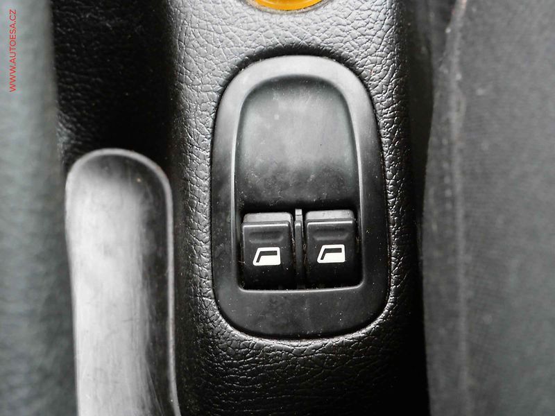 Peugeot 206 (2003) 1.4HDi, 2.maj,ČR, AC, tažné - fotka 11 z 12