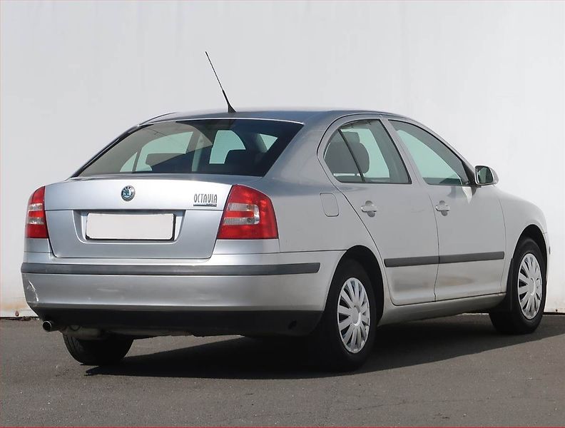Škoda Octavia (2008) Ambiente 1.6, nová STK, Klima - fotka 5 z 15