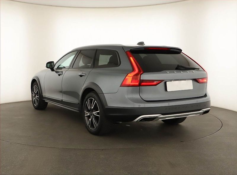 Volvo V90 (2017) Cross Country - fotka 4 z 19