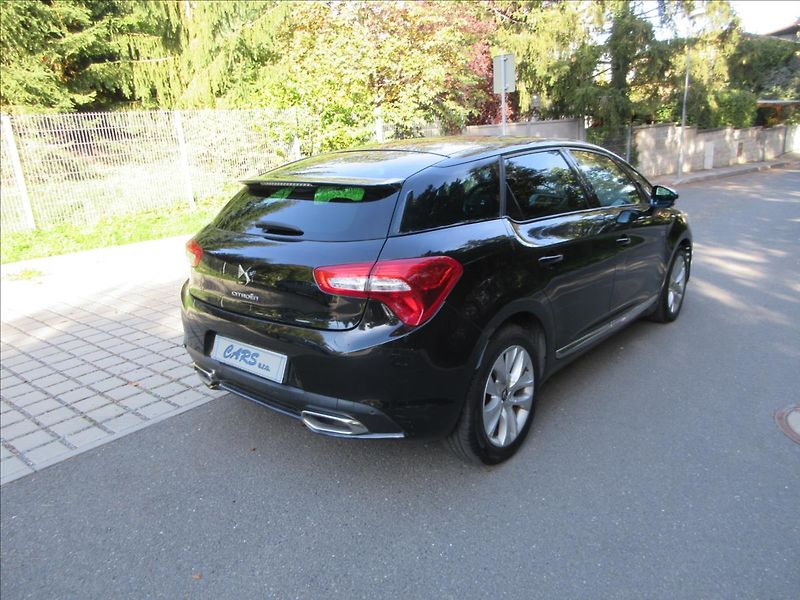 Citroën DS5 2,0 HDi Hybrid, 4x4, automat - fotka 9 z 26