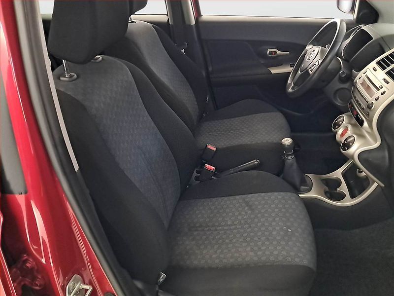 Toyota Urban Cruiser (2009) 1.33 Dual VVT-i, Vyhř. sedaček - fotka 9 z 18