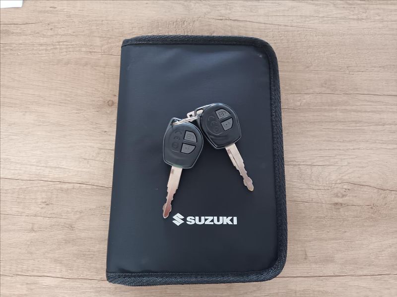 Suzuki Swift 1,2 i,4x4,VÝHŘEV,SERVIS,KOLA, - fotka 34 z 44