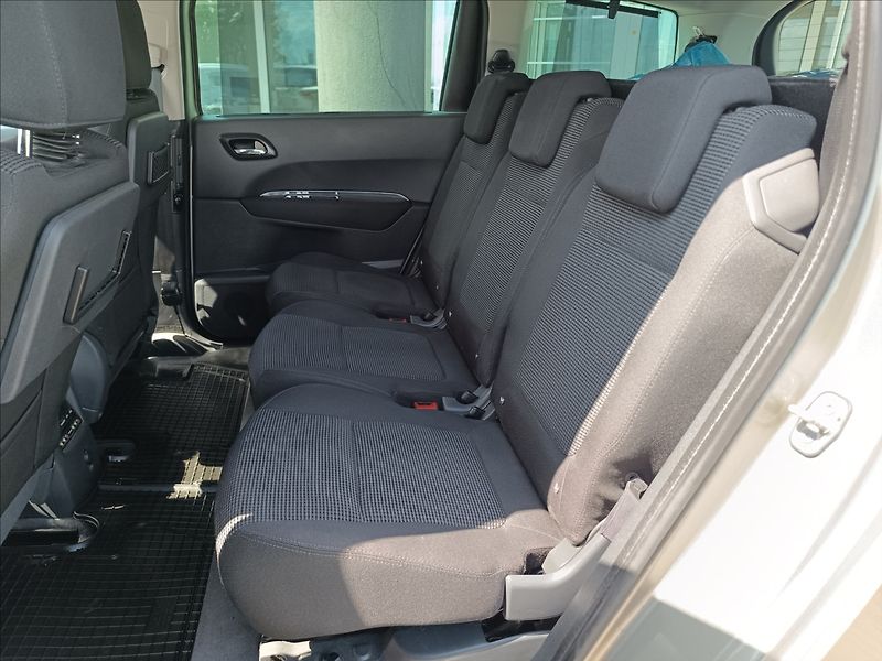 Peugeot 5008 1,6 THP - fotka 10 z 19