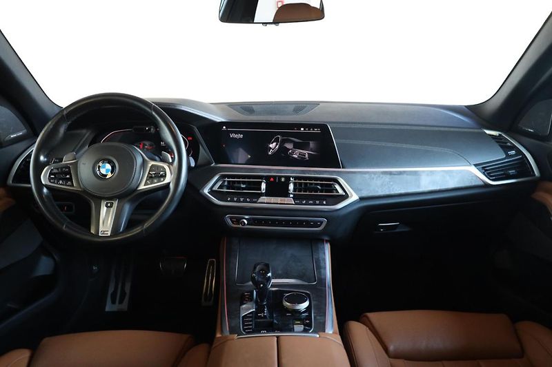 BMW X5 xDrive 40i - fotka 8 z 29