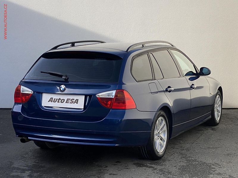 BMW Řada 3 (2006) 2.0i 318i, AC, park.asist - fotka 4 z 16