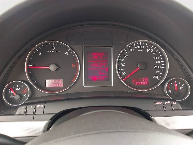 Audi A4 (2005) 2.0 TDI, Automat - fotka 11 z 22
