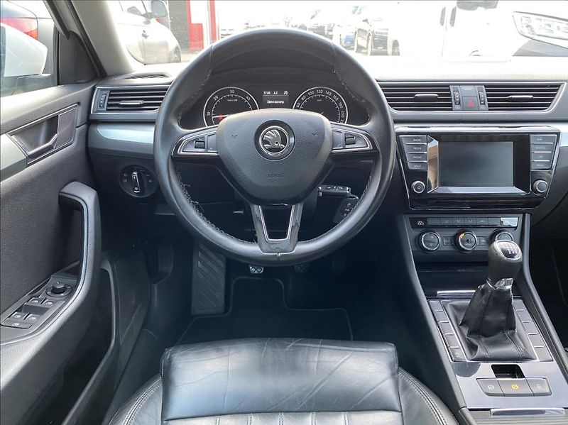 Škoda Superb 2,0 TDI  Ambition / NAVI - fotka 24 z 41