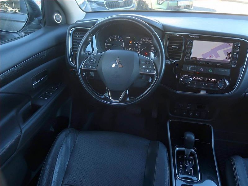Mitsubishi Outlander (2017) Instyle 2.2 DI-D, 4X4 - fotka 7 z 18