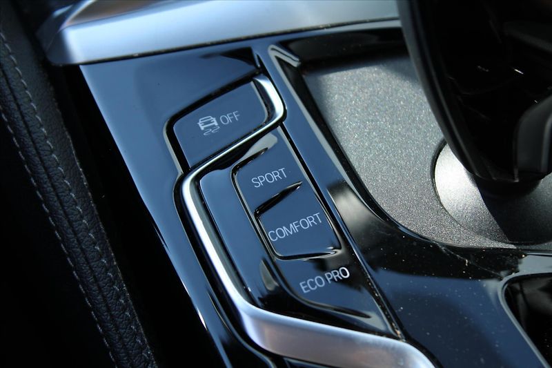 BMW Řada 5 520d xDrive 140kW M PAKET NAVI - fotka 25 z 32