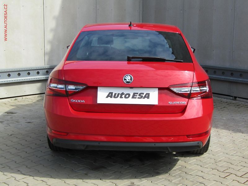 Škoda Superb (2018) 2.0 TDi, ČR, L&K, DSG, kůže - fotka 5 z 17