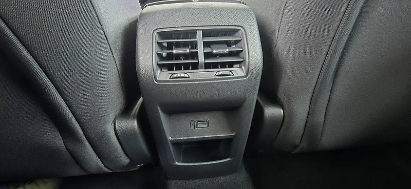 Opel Astra Edition HB 1.2 TURBO (96kW/130 - fotka 27 z 32