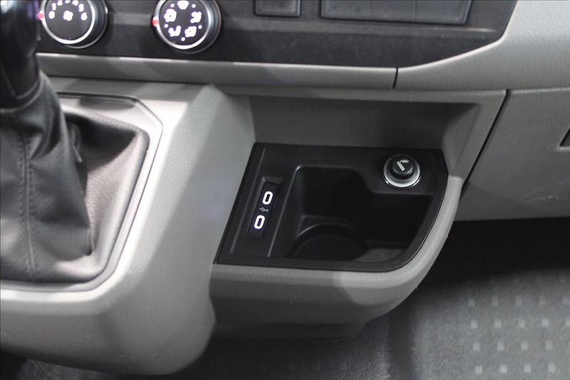Volkswagen Transporter 2,0 TDI 110KW DSG 5 míst T6.1 - fotka 26 z 35
