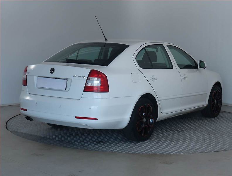 Škoda Octavia (2009) Ambiente 1.4 TSI - fotka 5 z 15