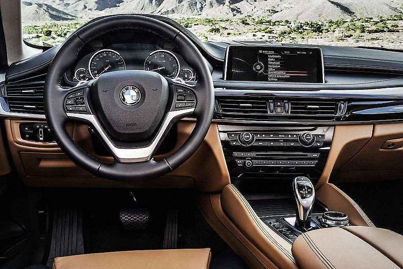 BMW X6.