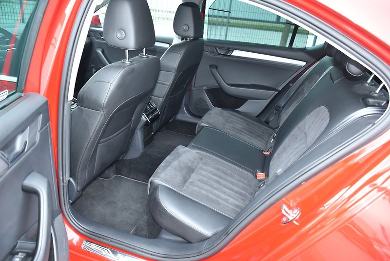 Škoda Superb (2019) Style Plus 2.0 TDI 140kW DSG - fotka 24 z 34