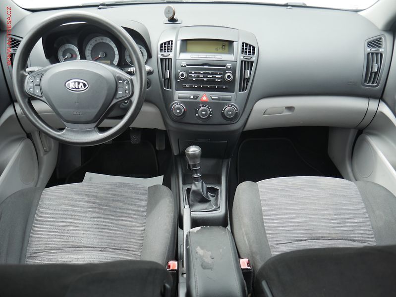 Kia Ceed (2007) 1.4 CVVT, ČR - fotka 10 z 15