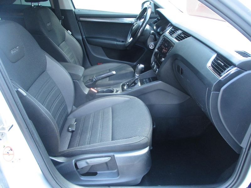 Škoda Octavia 2.0 TDi SCOUT 1.MAJ ČR - fotka 17 z 46