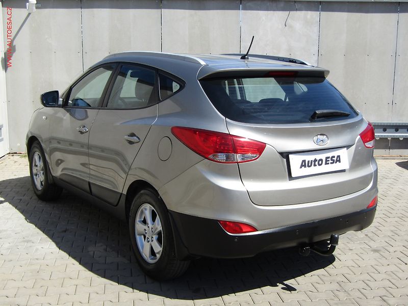 Hyundai ix35 (2011) 1.6 GDi, ČR, AC, TZ, park - fotka 6 z 17