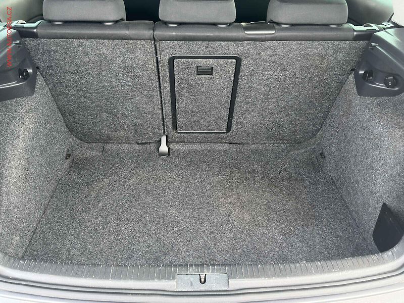 Volkswagen Golf (2012) 2.0 TDi, Highline, bixen - fotka 7 z 19