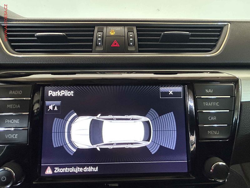 Škoda Superb (2017) 2.0 TDi, Ambition, DSG, TZ - fotka 18 z 20