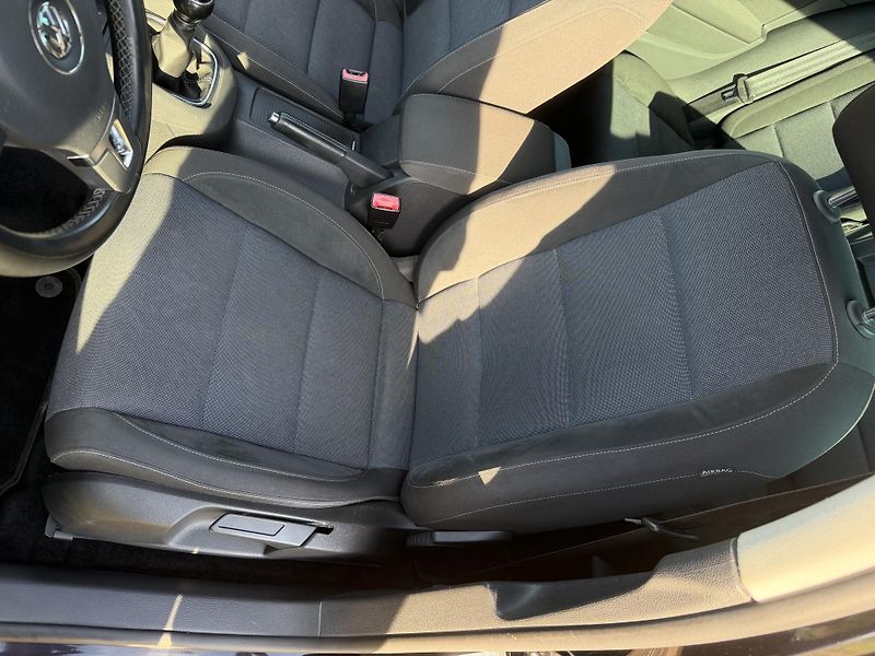 Volkswagen Golf (2011) VI 1,4i16V STYLE 1 MAJITEL - fotka 19 z 66
