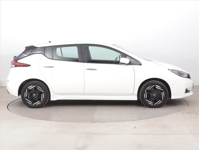 Nissan Leaf (2022) 40 kWh, SoH 91%, Automat - fotka 6 z 17