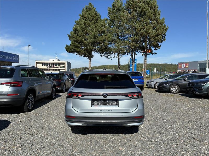 Volkswagen Passat 2,0 TDI IQ-LIGHT KAMERA 360 - fotka 8 z 33