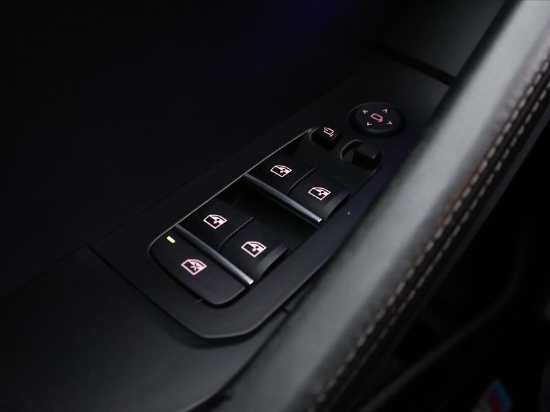 BMW X6 3,0 294kW M50d M-Paket DPH - fotka 15 z 30