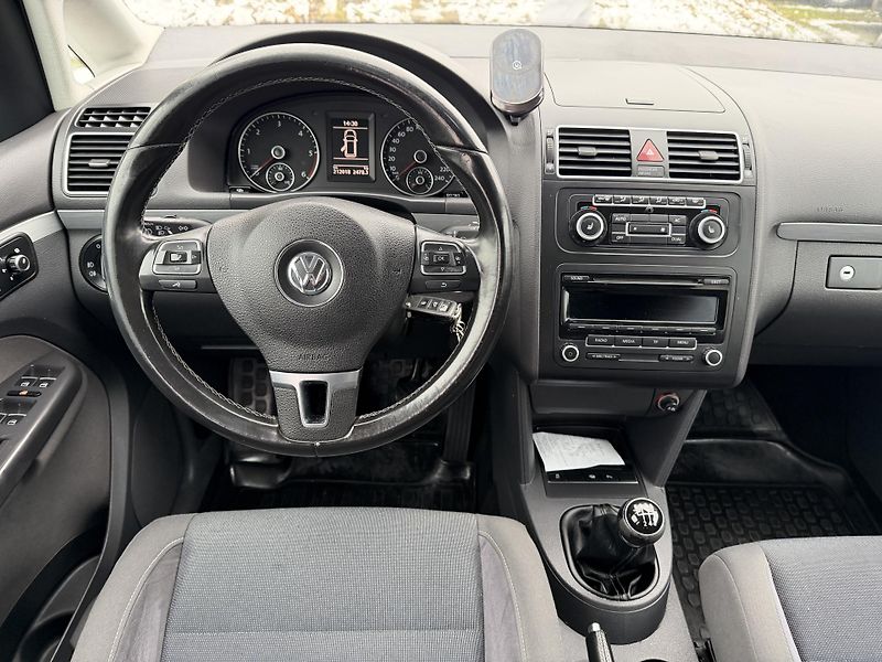 Volkswagen Touran 2.0 TDI STYLE - fotka 12 z 21