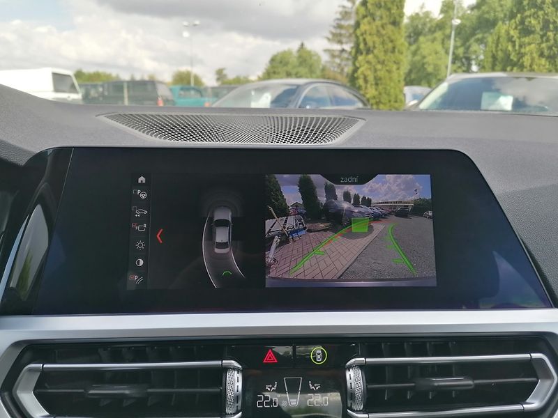 BMW Řada 3 (2020) 2.0 318D  A/T,Kůže,Ambient. - fotka 12 z 31