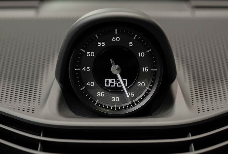 Porsche Taycan 4 Cross Turismo InnoDrive 360 - fotka 20 z 24
