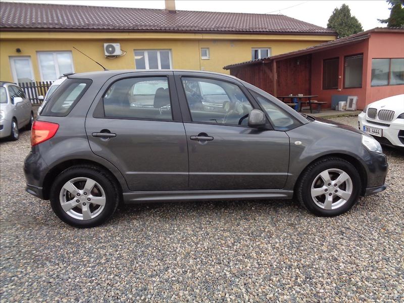Suzuki SX4 1,6 - fotka 5 z 16