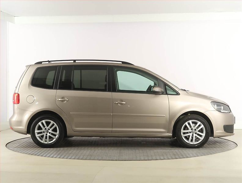 Volkswagen Touran (2013) Comfortline 1.2 TSI, ČR,1.maj - fotka 6 z 19