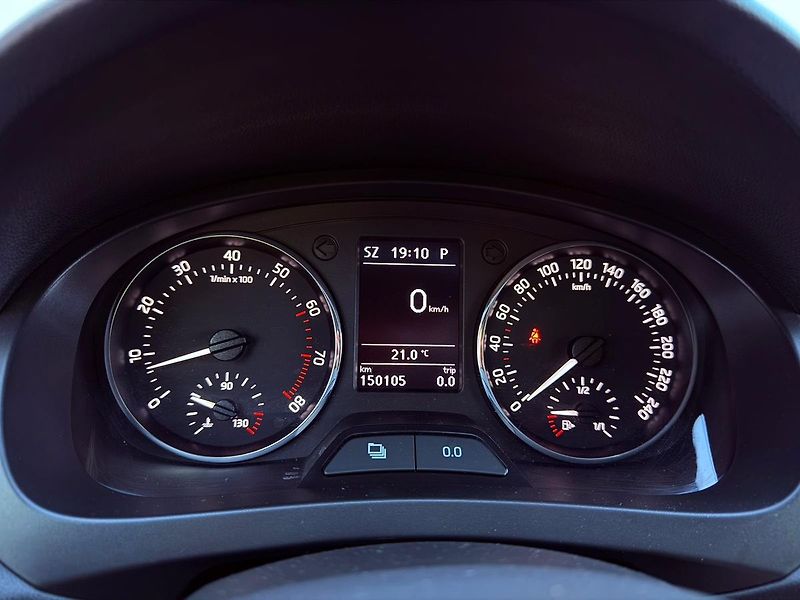 Škoda Rapid 1.4 TSi Elegance DSG Spaceback - fotka 17 z 25