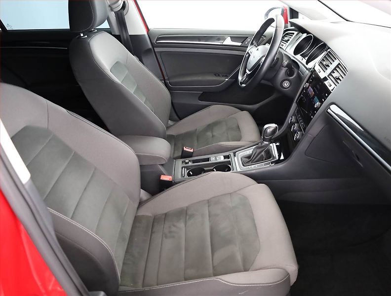 Volkswagen Golf (2019) 1.6 TDI, Automat, Tempomat - fotka 7 z 19