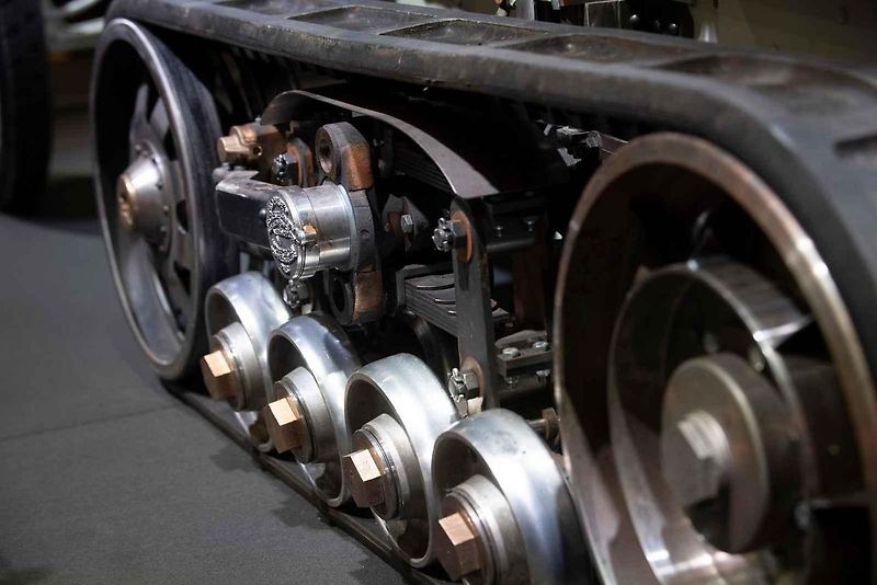 Saharu v roce 1922 projely polopásová vozidla založená na sedanu Citroën typu B2 10CV.