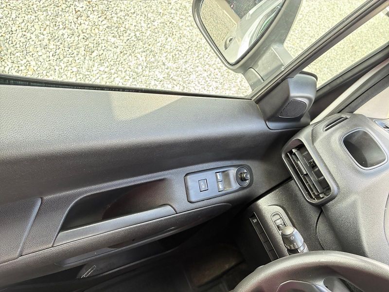 Peugeot Partner (2023) L2 1.5BHDI 75kW CZ DPH - fotka 11 z 11