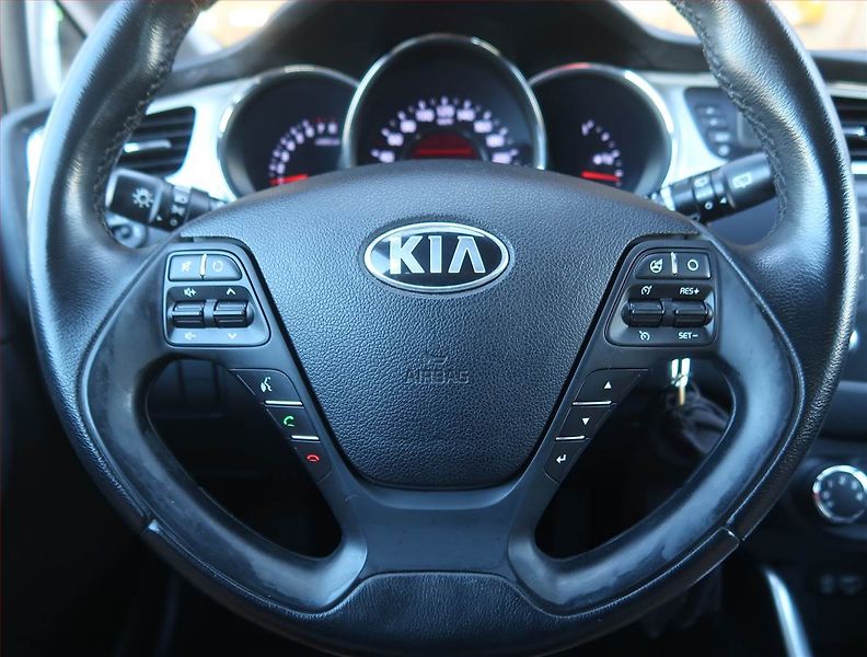 Kia Ceed (2016) 1.4 CVVT, Serv.kniha, Tempomat - fotka 15 z 16