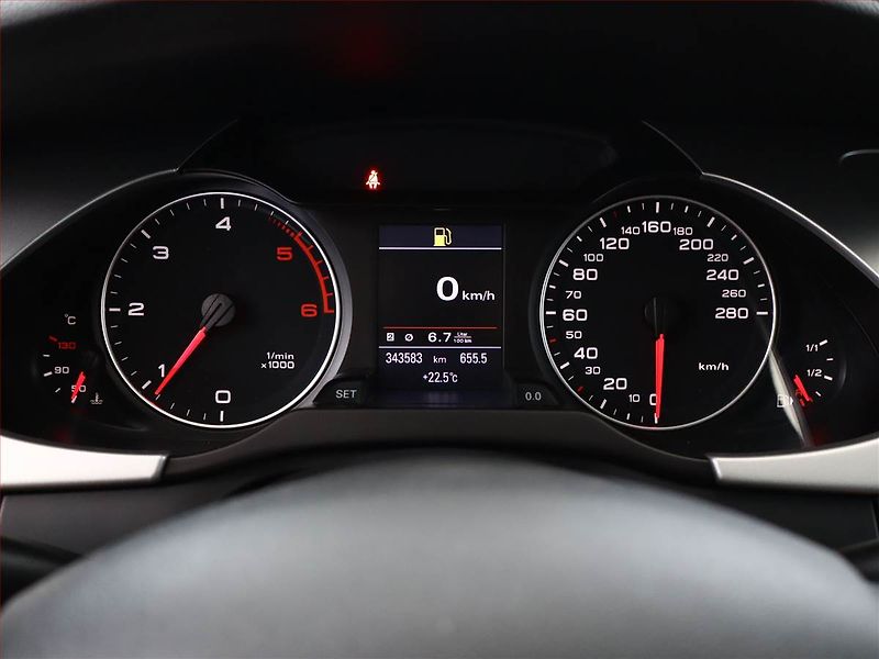 Audi A4 (2012) 2.0 TDI, Xenony, Tempomat - fotka 9 z 16