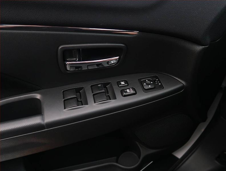 Mitsubishi ASX (2020) Invite 2.0 MIVEC, ČR,1.maj - fotka 18 z 18