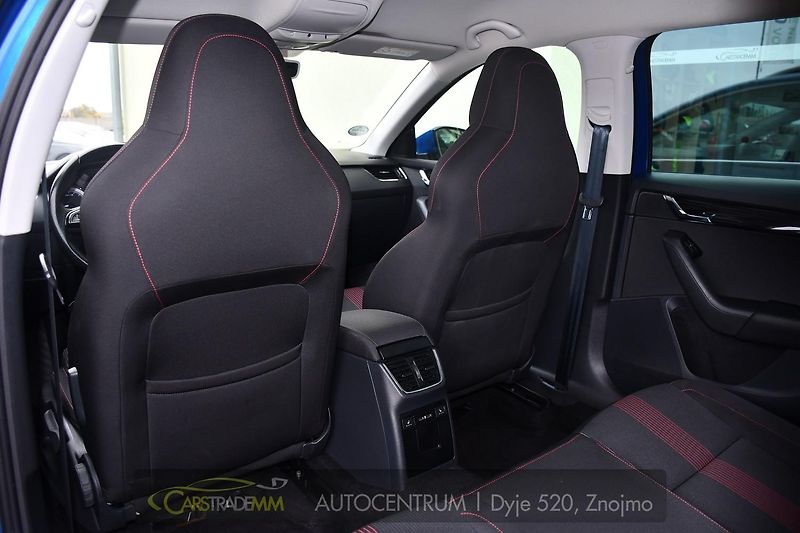 Škoda Octavia 1,6 TDI DSG STYLE & DYNAMIC - fotka 12 z 53