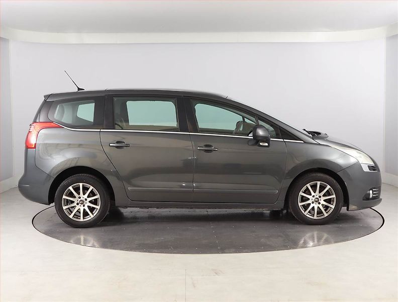 Peugeot 5008 (2012) Allure 1.6 HDi, po STK - fotka 6 z 22