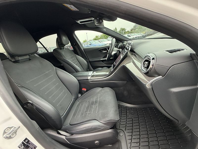 Mercedes-Benz Třídy C 220 d 4MATIC - fotka 10 z 35