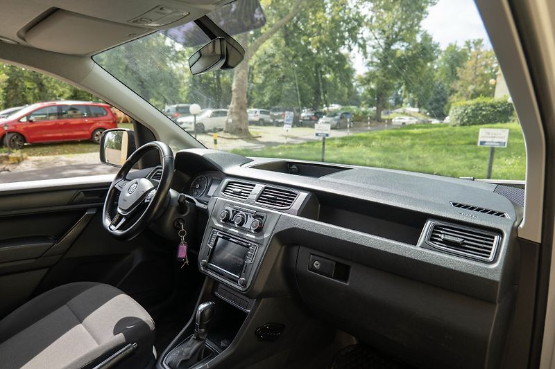 Volkswagen Caddy 1.4 TSi DSG Kam CarPlay Tažné - fotka 19 z 33