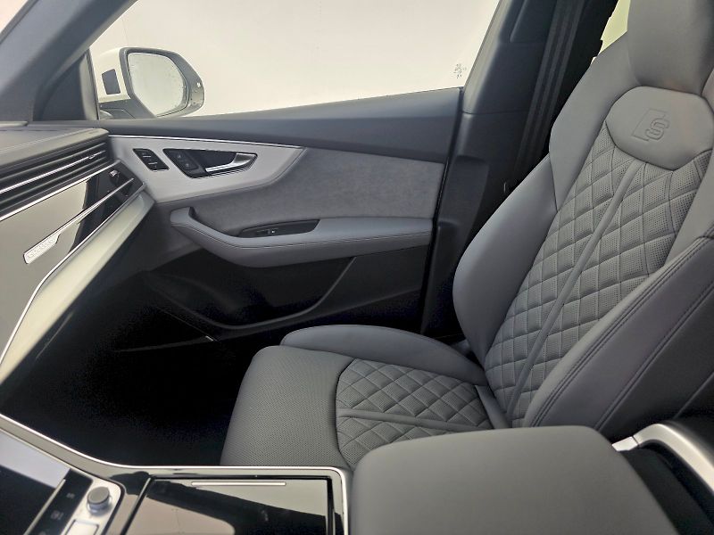 Audi Q8 (2025) SUV 50 TDI quattro - fotka 6 z 26