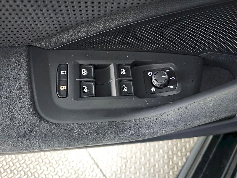 Škoda Superb (2025) 2.0TSI 195kW 4X4 SPORTLINE - fotka 25 z 30